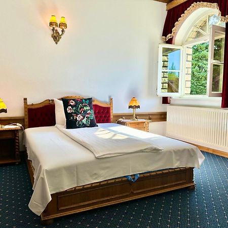 Hotel Éllő Panzió Veszprém Esterno foto