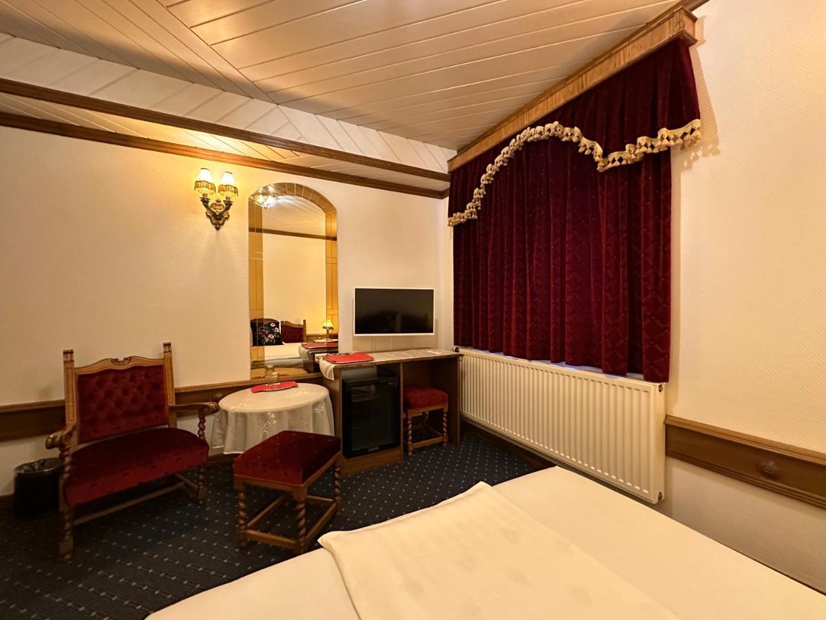 Hotel Éllő Panzió Veszprém Esterno foto