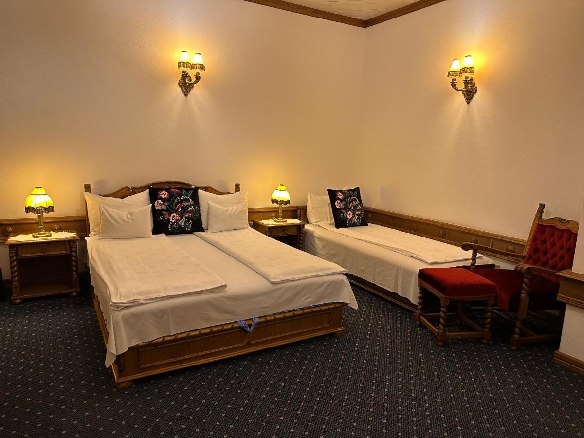 Hotel Éllő Panzió Veszprém Esterno foto