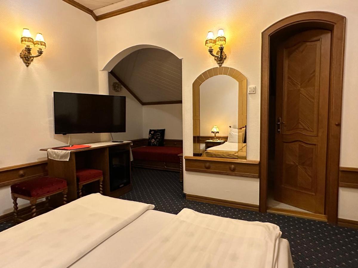 Hotel Éllő Panzió Veszprém Esterno foto