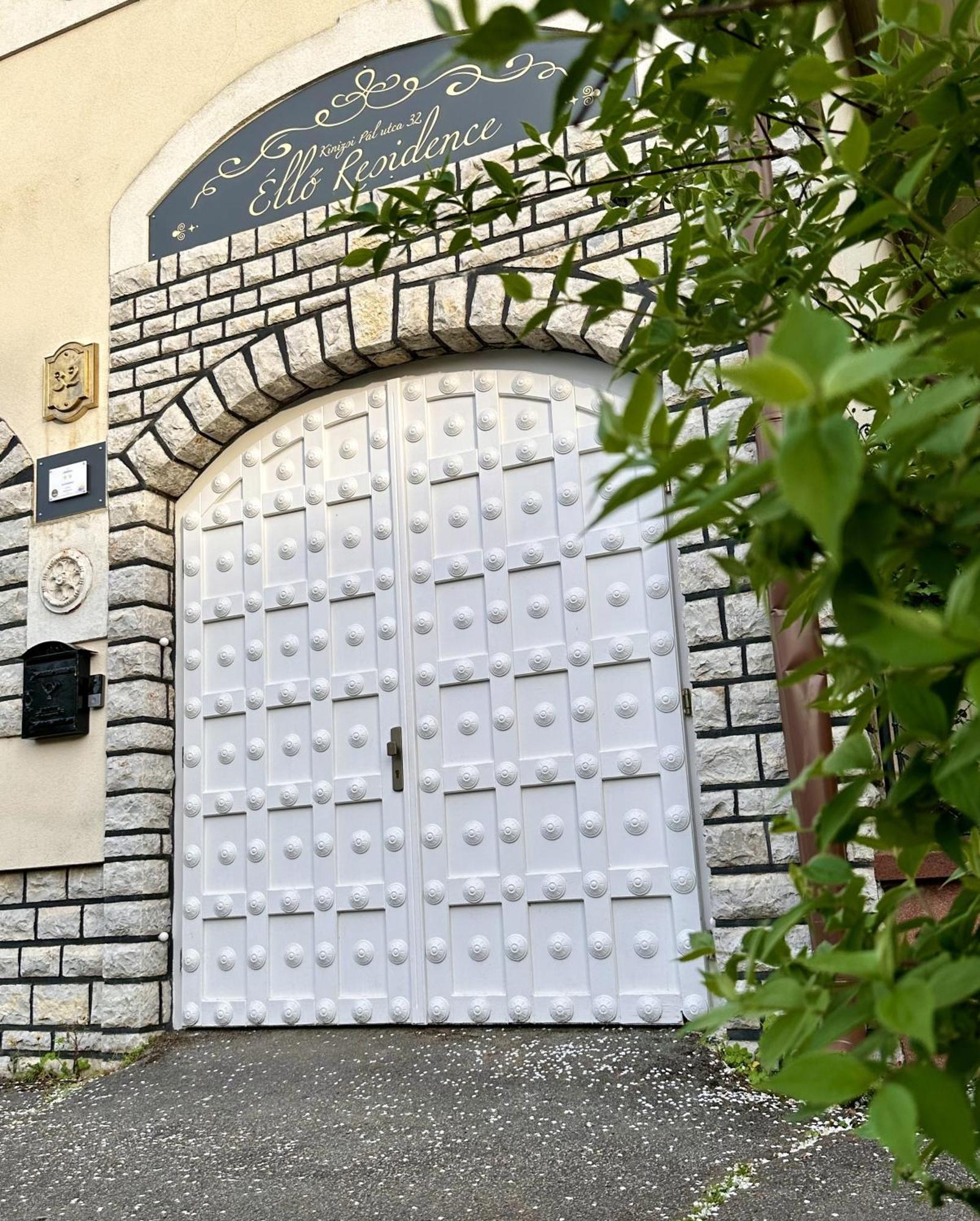Hotel Éllő Panzió Veszprém Esterno foto