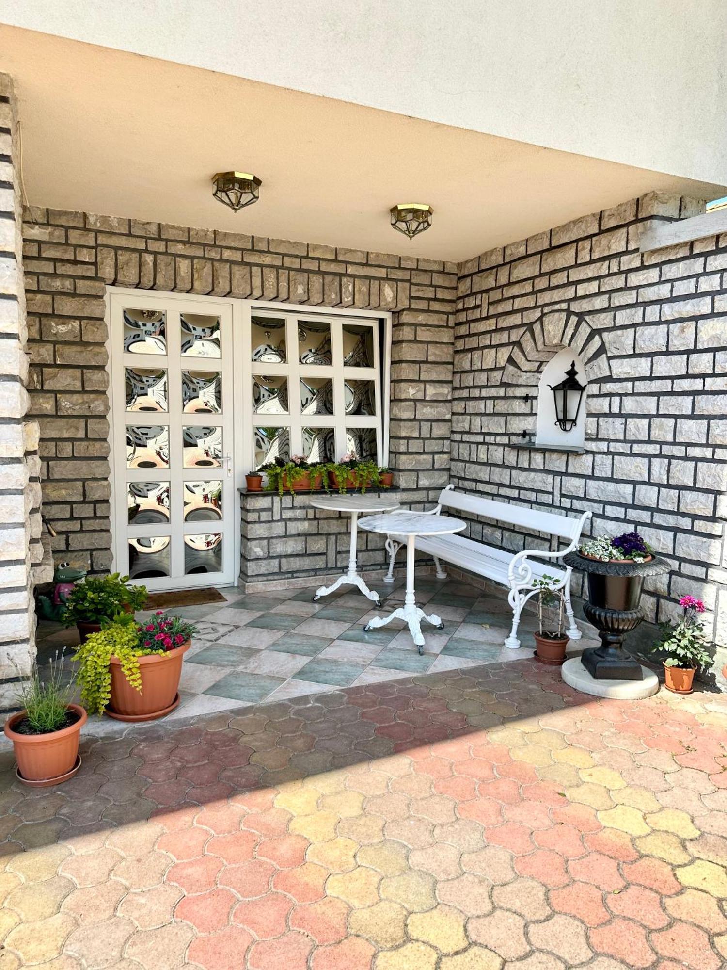 Hotel Éllő Panzió Veszprém Esterno foto