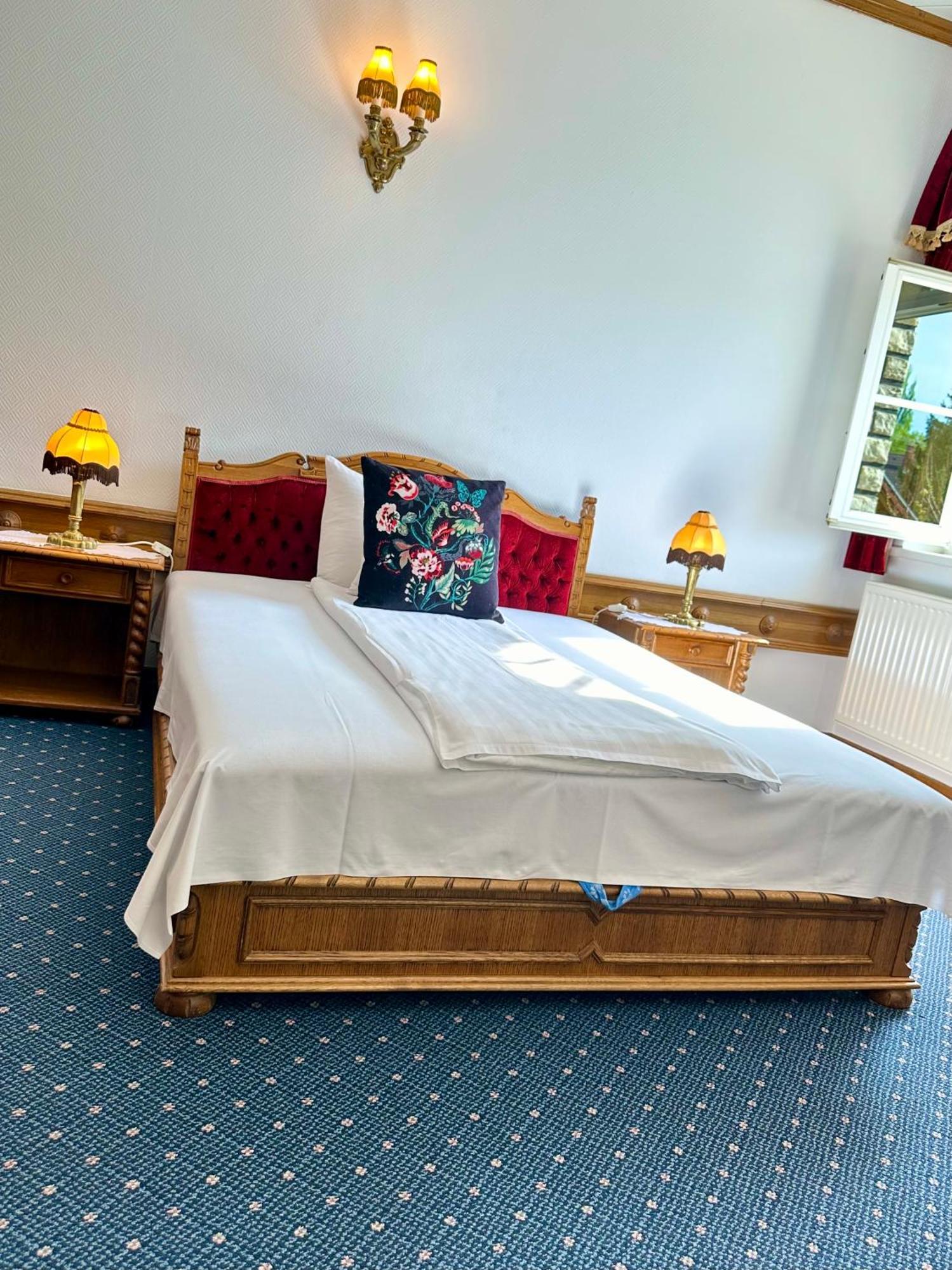 Hotel Éllő Panzió Veszprém Esterno foto